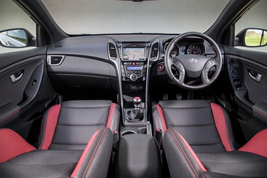  Hyundai i30 5-Door Turbo 2015 года  (UK) (фото 16 из 20)